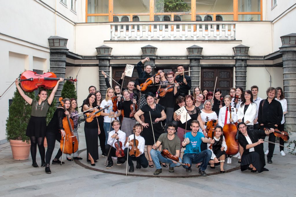 “Skvelý koncert dvoch orchestrov: Art orchestra (ZUŠ Moldava nad Bodvou) a Komorného orchestra mládeže efko”.